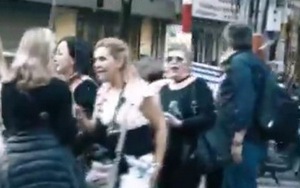 Nhận diện những tên cướp giật tài sản của người nước ngoài