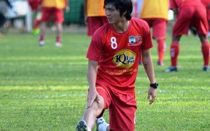 Tuấn Anh trở lại tập luyện với Công Phượng, Văn Quyến học làm thầy giáo