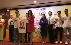 Tuấn Anh lo lắng trong ngày HAGL đón tài trợ 'khủng'