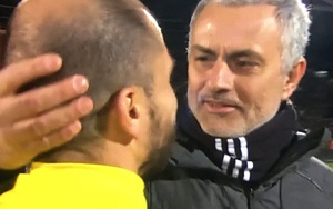 Mourinho CHẾ NHẠO cầu thủ hay nhất của Rostov sau trận hòa của Man United