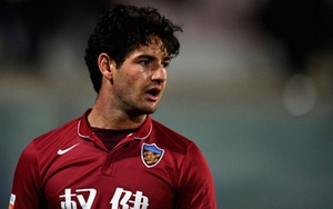 Sút penalty ‘bắn chim’, Pato bị đối thủ Trung Quốc trêu chọc