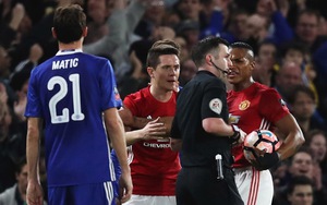 Từ thất bại Man United: 'Cái nhiệt' của Herrera và 'cạm bẫy' của Hazard