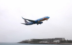 VIDEO: Thót tim Boeing 737 chở gần 200 người hạ cánh nhầm xuống biển