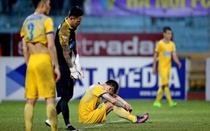 Phản lưới nhà, trung vệ FLC Thanh Hóa thấy bản thân 'tệ hại'