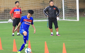 Tuyển Việt Nam thay áo, chờ đổi vận