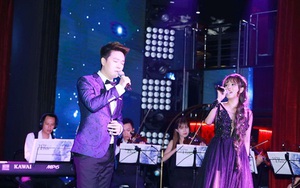 Khả Linh bối rối vì được Lê Hiếu lau son môi ngay trên sân khấu