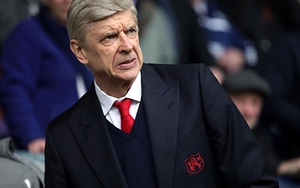 Trò cũ bảo vệ Wenger, chỉ trích CĐV Arsenal