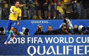 Neymar sánh ngang Pele. Brazil là đội đầu tiên giành vé dự World Cup 2018