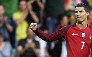 Ronaldo sánh ngang Kiatisuk trong Top 10 chân sút vĩ đại nhất cấp ĐTQG