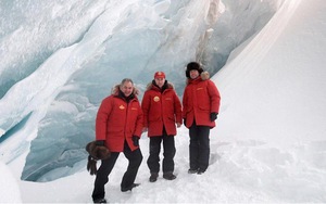 Tổng thống Putin lên Bắc Cực khoan băng