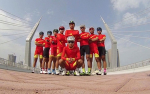 HY HỮU: Đội xe đạp Việt Nam kẹt thang máy gần 30 phút ở Thái Lan