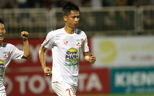 Cầu thủ HAGL nói gì sau tình huống nhận thẻ đỏ?