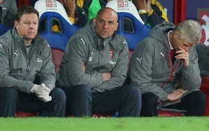 Jamie Carragher: 'Arsenal quá tệ, toàn những kẻ hèn nhát'