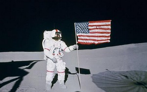 Phi hành gia NASA kể chuyện 'người ngoài hành tinh cứu nhân loại khỏi chiến tranh hạt nhân'