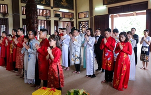 Chùm ảnh: 14 cặp đôi tại Hà Nội tổ chức lễ cưới tập thể nơi cửa Phật