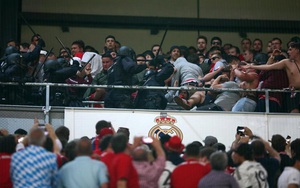 Fan Bayern Munich nổi giận, gây chiến với cảnh sát ngay trên khán đài sân của Real Madrid