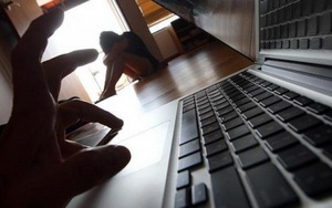 Italy xét xử thầy giáo xâm hại bé gái 13 tuổi