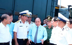 Thủ tướng kiểm tra công tác huấn luyện sẵn sàng chiến đấu tại Lữ đoàn Tên lửa bờ