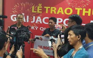 Lần đầu tiên người nhận giải độc đắc xổ số Vietlott không đeo mặt nạ