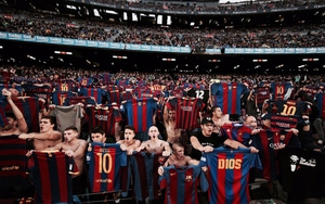 Fan Barca đồng loạt 'phơi áo' khi Messi ghi bàn vào lưới Osasuna