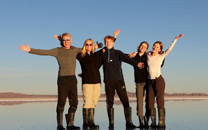 Đẳng cấp nhà giàu: Gia đình tự lái máy bay riêng đi du lịch vòng quanh thế giới