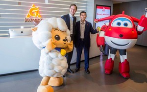 Từ cậu nhóc 17 tuổi ở nông thôn, bán đồ chơi thành tỷ phú