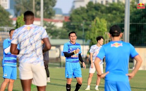 Công Phượng, HLV Kiatisuk sẽ ở lại HAGL?