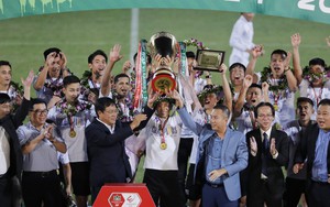 'Dành cả thanh xuân để vô địch', Hà Nội nhận mưa lời khen