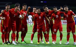 Tuyển Việt Nam vắng Công Phượng, Quang Hải tập trung muộn