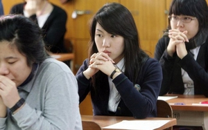 Nửa triệu học sinh Hàn Quốc bước vào kỳ thi quốc gia căng thẳng nhất