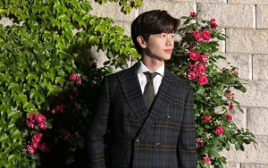 Nam diễn viên 'Chiếc thìa vàng' Yook Sung Jae giàu cỡ nào?