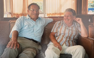 Phục vụ cho người giàu 25 năm, anh chàng bất ngờ được thừa kế 6 tỷ đồng từ vị khách quen: Tiền tiêu rủng rỉnh nhưng quyết không nghỉ việc