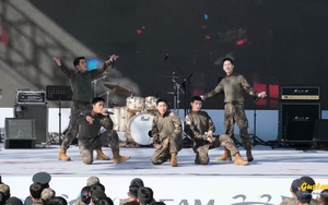 Ca sĩ K-pop đã tìm được cách vượt qua thời gian gián đoạn khi nhập ngũ