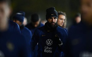 Tin nóng bóng đá tối ngày 20/11: Benzema phản ứng khi mất World Cup