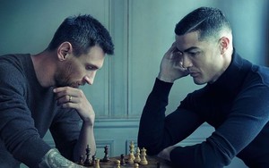 Messi và Ronaldo gây bão mạng xã hội khi chơi cờ với nhau