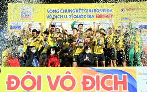 HLV Vũ Tiến Thành đón 17 tân binh trước V-League 2023