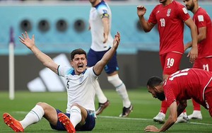 CĐV Anh phẫn nộ khi Maguire bị từ chối 11m