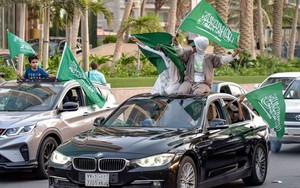 Ả rập Xê út hạ Argentina, fan "đi bão" mừng chiến thắng lịch sử