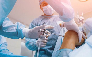 Cô gái 23 tuổi thường xuyên bị đau chân, ngỡ do thừa cân, ai ngờ đi khám phát hiện ung thư xương giai đoạn cuối, khối u lan khắp cơ thể