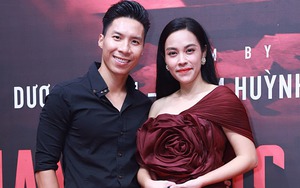 Vợ chồng Ngọc Mai - Quốc Nghiệp tình tứ đi xem phim kinh dị của Dược sĩ Tiến