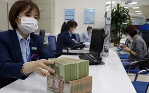 Lãi suất ngân hàng "đua" tăng, vượt 11%/năm