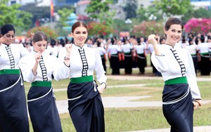 Các thí sinh Hoa hậu Du lịch thế giới trải nghiệm nghệ thuật xòe Thái