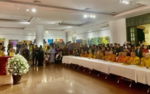 Khai mạc Triển lãm mỹ thuật Phật giáo 'Sen đầu hạ'