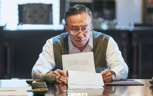 'Ông nội' Lee Sung Min thống trị màn nhỏ xứ Hàn