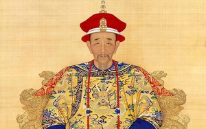 Cách dạy con cực nghiêm khắc của hoàng đế Khang Hy: Đi bộ 5km tới lớp, học đến 16 tiếng/ngày, đọc sách 120 lần mới thôi!