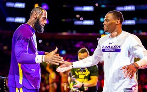 Khoảnh khắc chứng minh tình đồng đội giữa Russell Westbrook và LeBron James