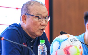 HLV Park Hang Seo: ‘Sao lại nghĩ chúng tôi thua Dortmund nhỉ?’