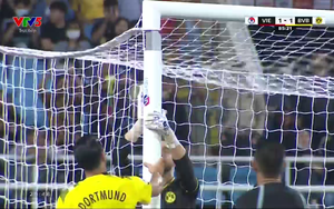 Fan ngán ngẩm với sự cố xà ngang trên sân Mỹ Đình