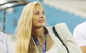 Ngắm vẻ đẹp của nữ đại diện CLB Dortmund trên sân Mỹ Đình