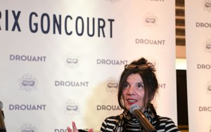 Goncourt 2022 – Giải thưởng văn học hàng đầu của Pháp thuộc về Brigitte Giraud